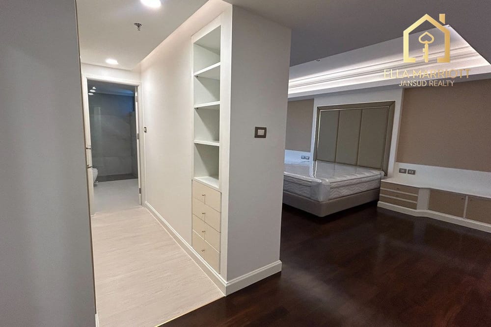 Renovated 285sqm 3+1BR Condo for Rent | 22nd Floor | 8 Mins Walk to BTS Thong Lo 6