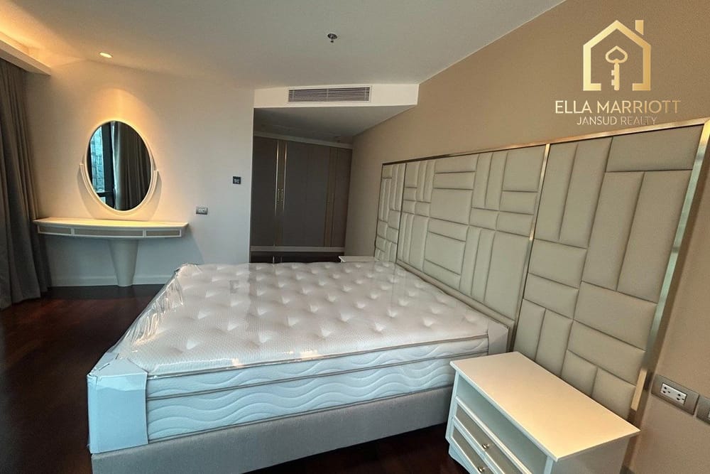 Renovated 285sqm 3+1BR Condo for Rent | 22nd Floor | 8 Mins Walk to BTS Thong Lo 9