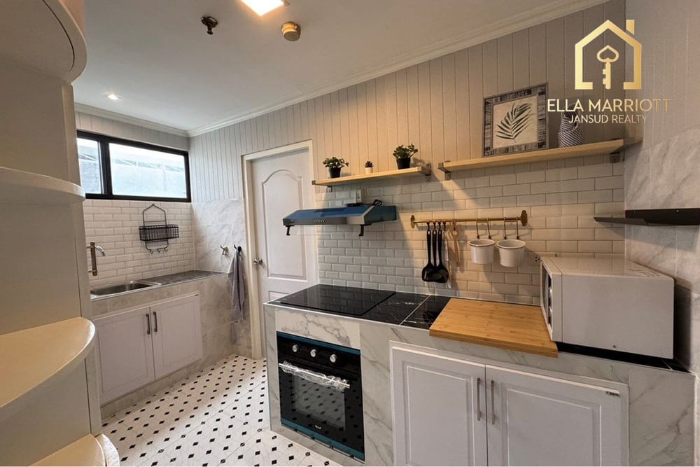 Luxury 3BR 4BA Condo for Rent in Moderntown Ekkamai - 202sqm on High Floor at 70K 4