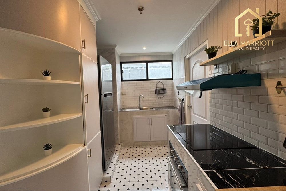 Luxury 3BR 4BA Condo for Rent in Moderntown Ekkamai - 202sqm on High Floor at 70K 5