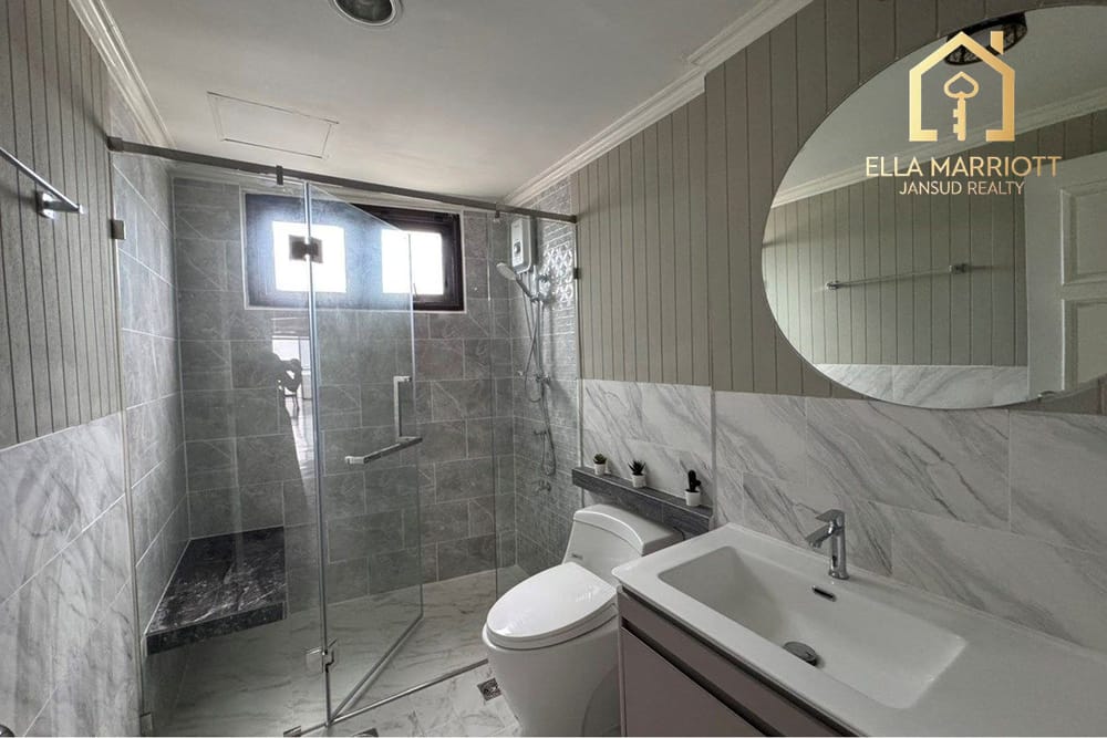 Luxury 3BR 4BA Condo for Rent in Moderntown Ekkamai - 202sqm on High Floor at 70K 9