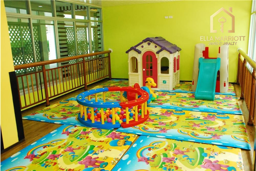 4-Bedroom Condo for Rent in Low-Rise Building, Sathorn 11