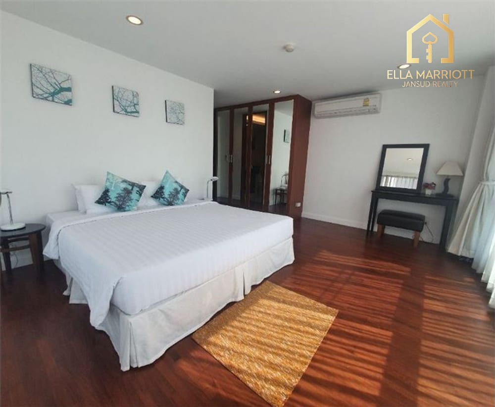 4-Bedroom Condo for Rent in Low-Rise Building, Sathorn 4