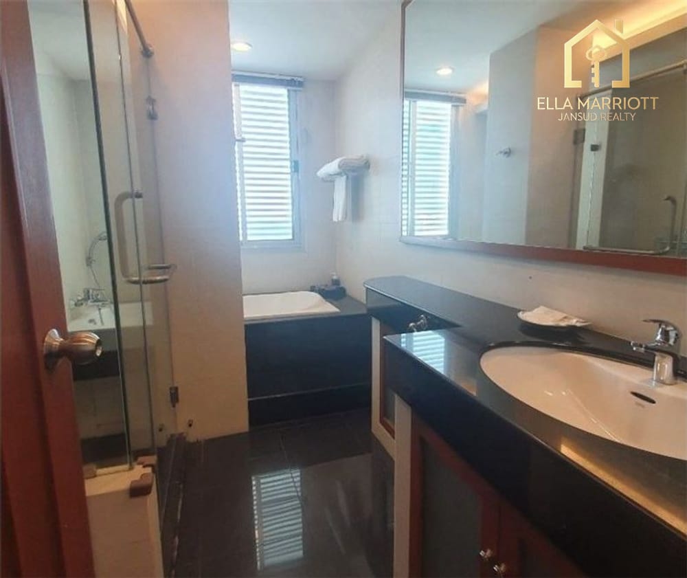 4-Bedroom Condo for Rent in Low-Rise Building, Sathorn 8
