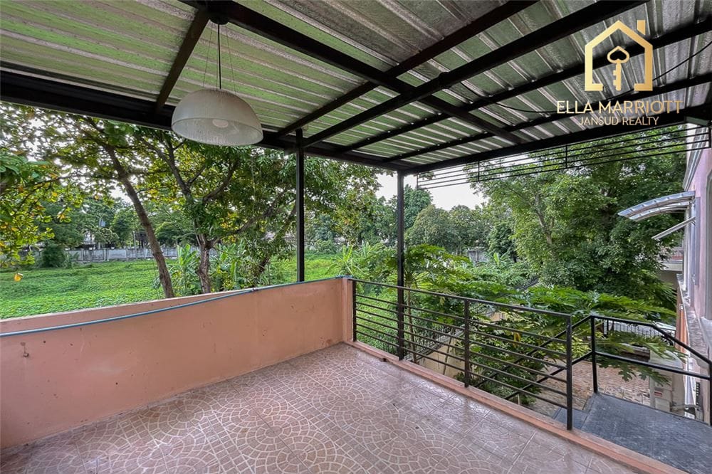 300 qm, 3 Schlafzimmer, Haustierfreundliches Eckreihenhaus zu vermieten für 56.500 | Nähe BTS 14
