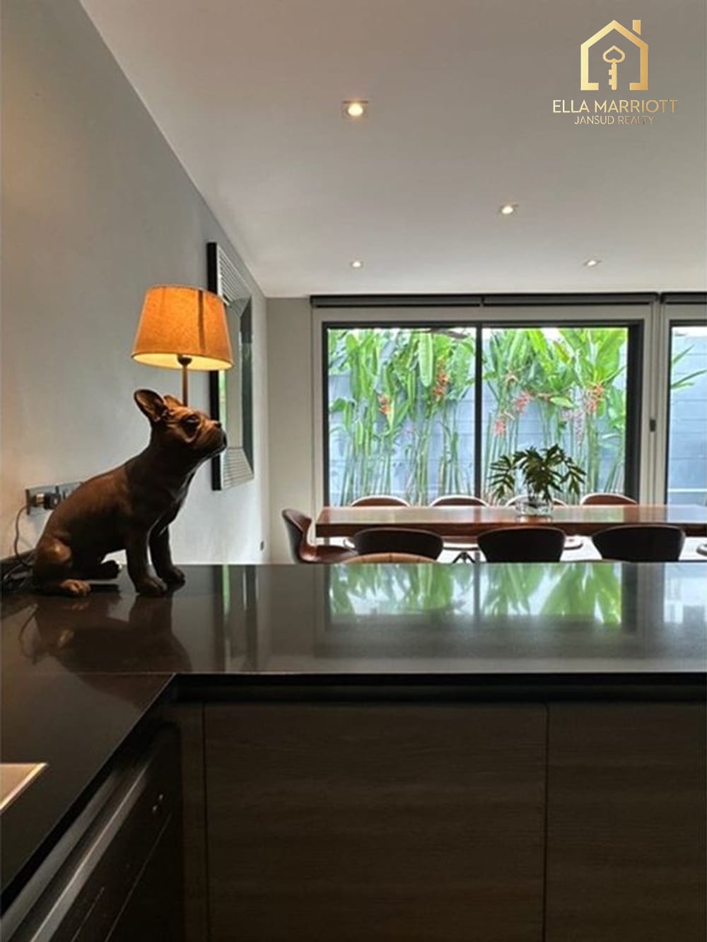 Modernes 3-SZ-Einfamilienhaus zu vermieten in 220K | 350 m² mit Pool, Wallbox & Weinkühlschrank 6