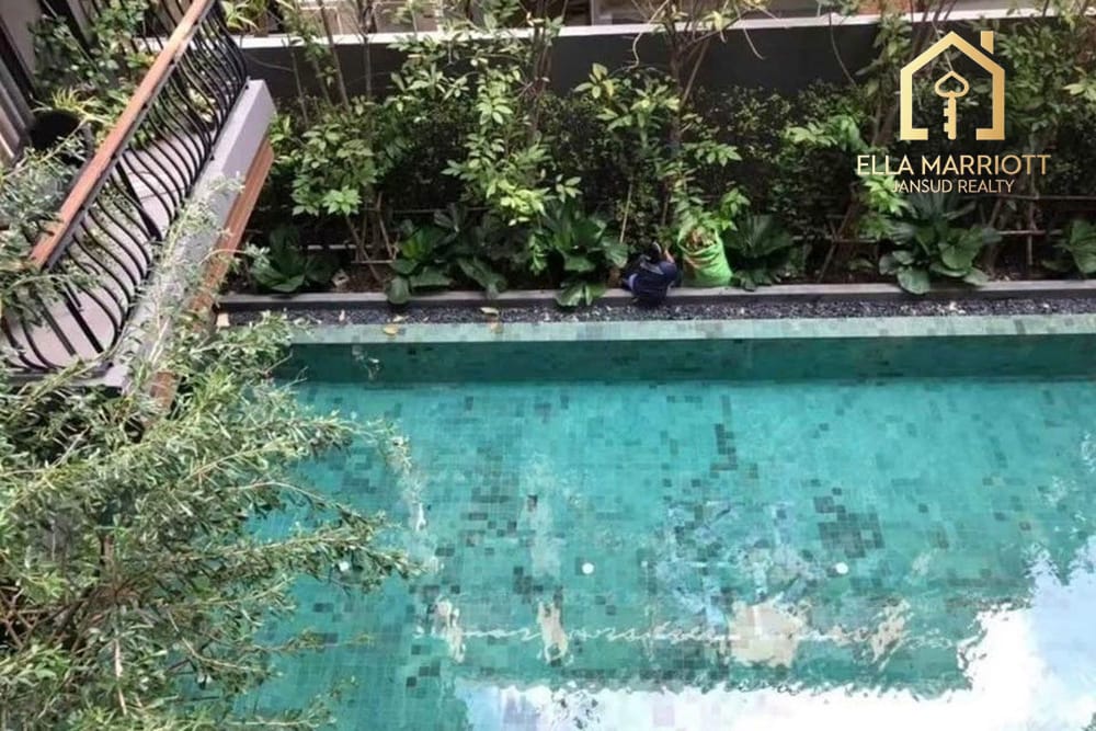 Spacious 2BR Condo for Rent in Prime Soi Langsuan - 6 Mins Walk to BTS Chit Lom 9