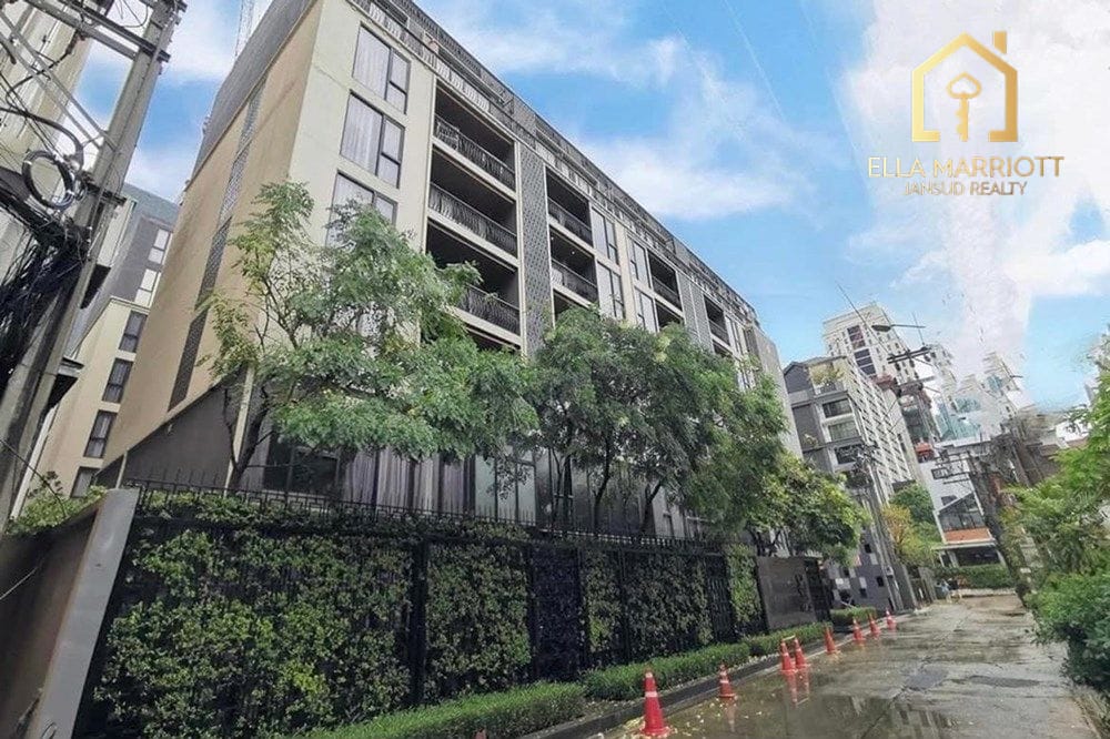 Spacious 2BR Condo for Rent in Prime Soi Langsuan - 6 Mins Walk to BTS Chit Lom 11