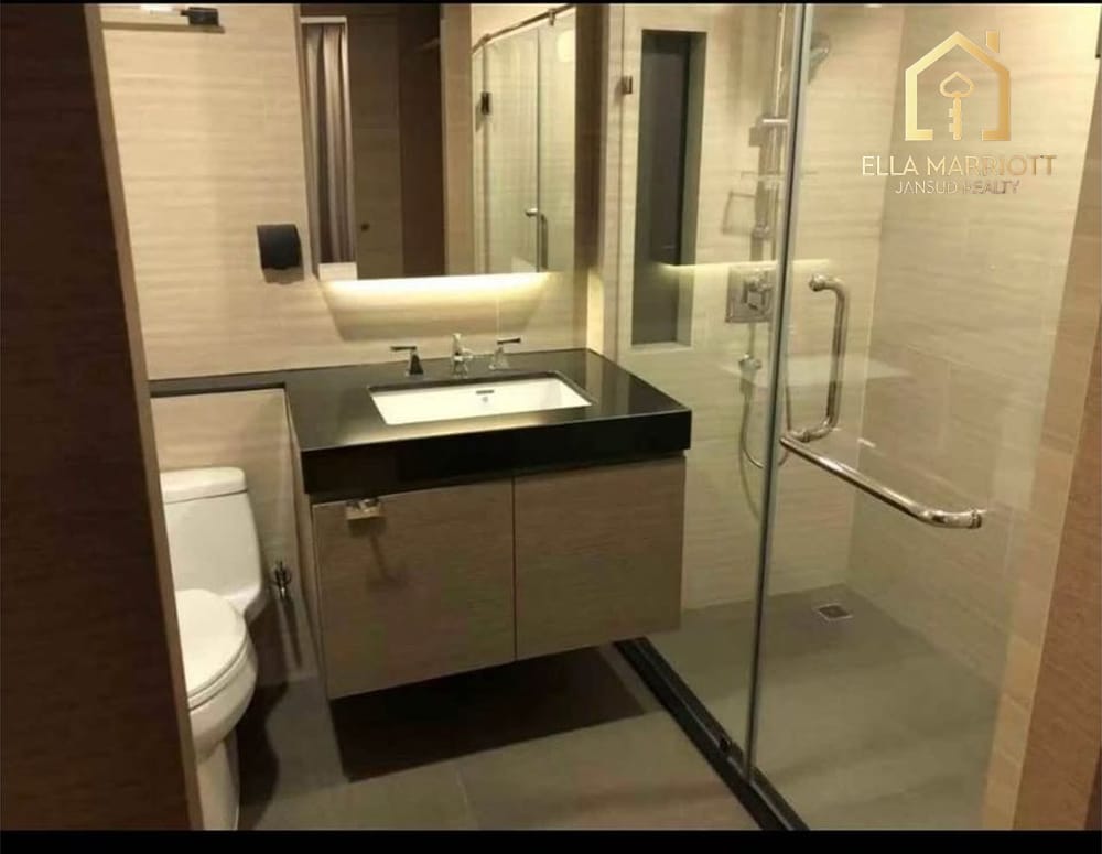 Spacious 2BR Condo for Rent in Prime Soi Langsuan - 6 Mins Walk to BTS Chit Lom 7