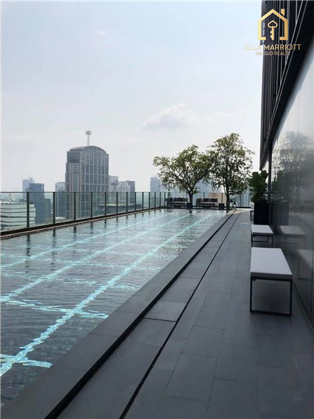 1BR Condo on 11th Floor with Unblocked Views and Bathtub Near BTS Phrom Phong - Noble BE33 9