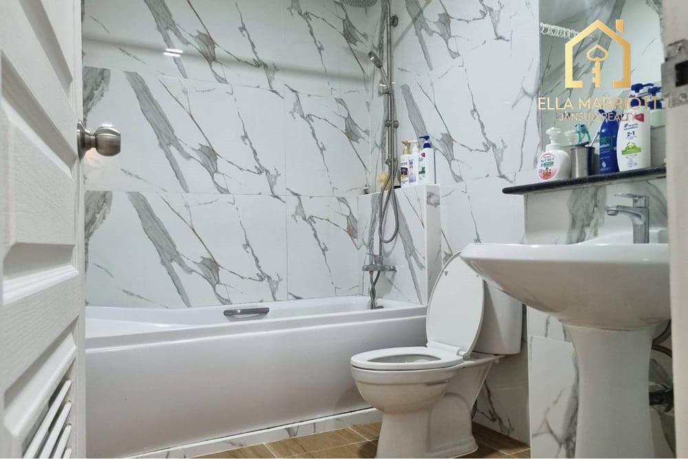1BR Condo for Sale at Waterford Diamond | 52sqm on 30th Floor | 15 mins Walk to BTS Phrom Phong 7