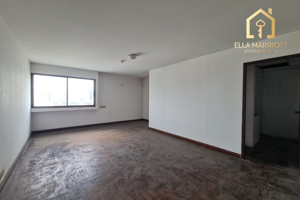 RENOVATION OPPORTUNITY IN ASOKE! 4