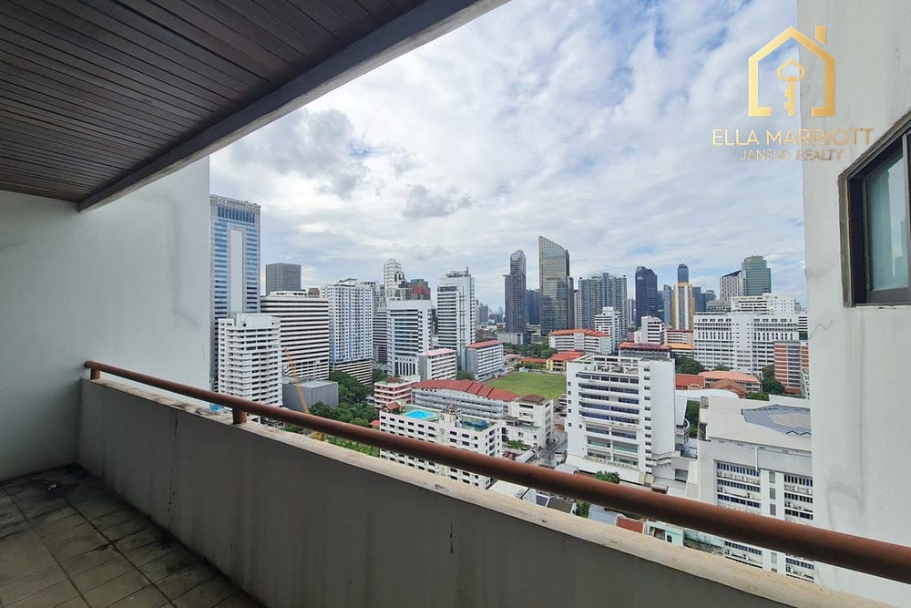RENOVATION OPPORTUNITY IN ASOKE! 5