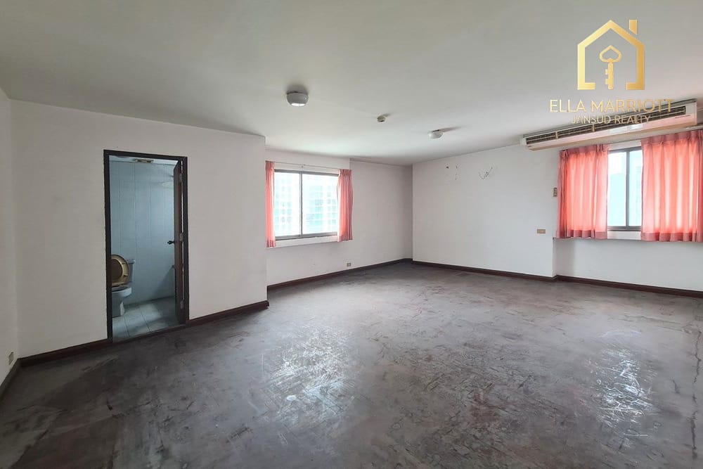 RENOVATION OPPORTUNITY IN ASOKE! 7