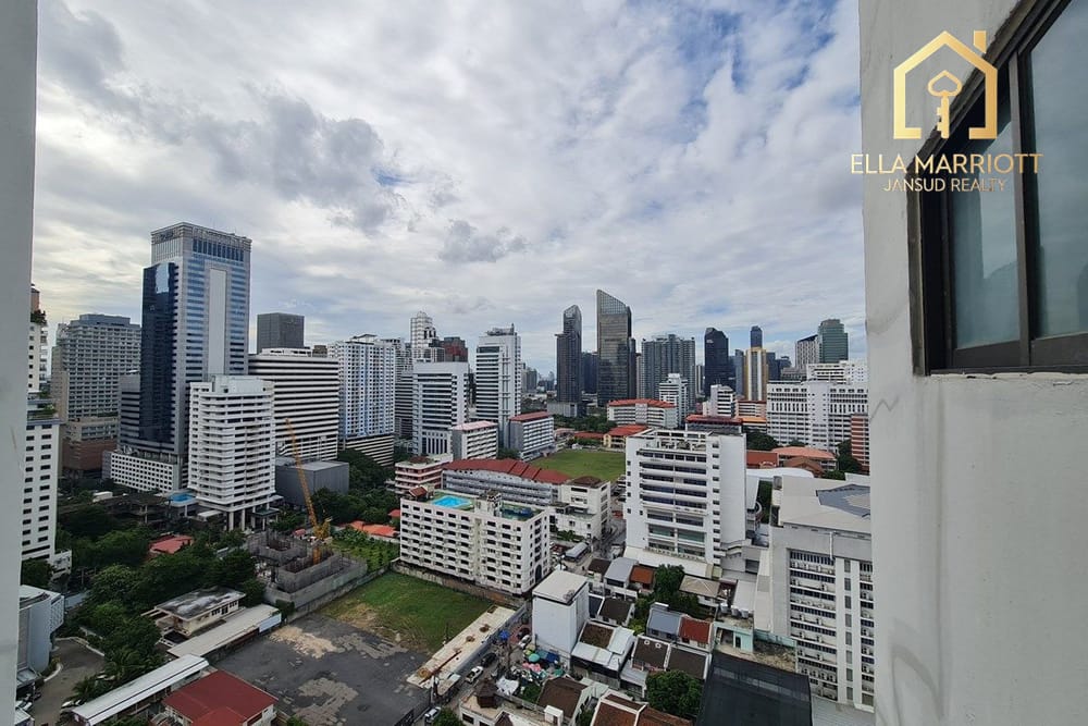 RENOVATION OPPORTUNITY IN ASOKE! 8