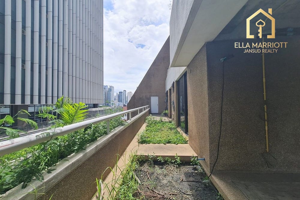 Rare Renovation Opportunity: Size 291SQM in Central Asoke 2