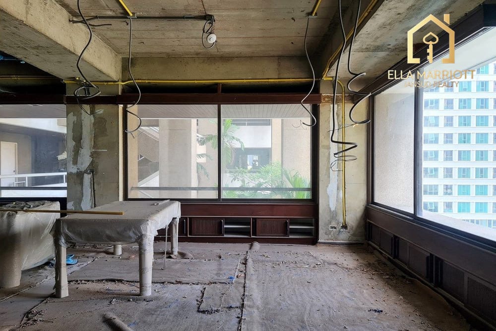 Rare Renovation Opportunity: Size 291SQM in Central Asoke 3