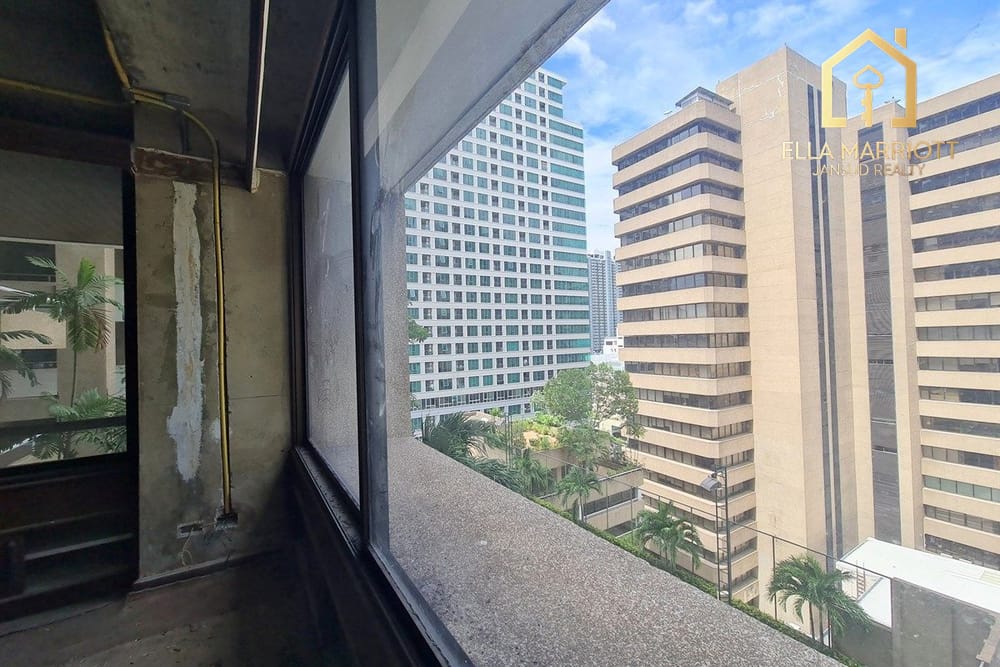Rare Renovation Opportunity: Size 291SQM in Central Asoke 5