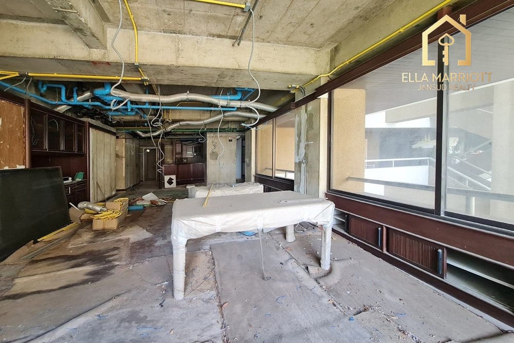 Rare Renovation Opportunity: Size 291SQM in Central Asoke 6
