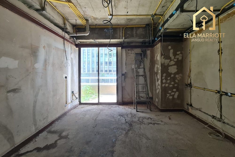 Rare Renovation Opportunity: Size 291SQM in Central Asoke 7