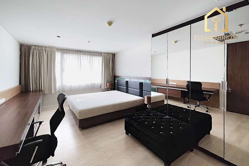 Pet-Friendly 2BR Condo for Sale in The Lakes - 5 Mins Walk to BTS Asok 4
