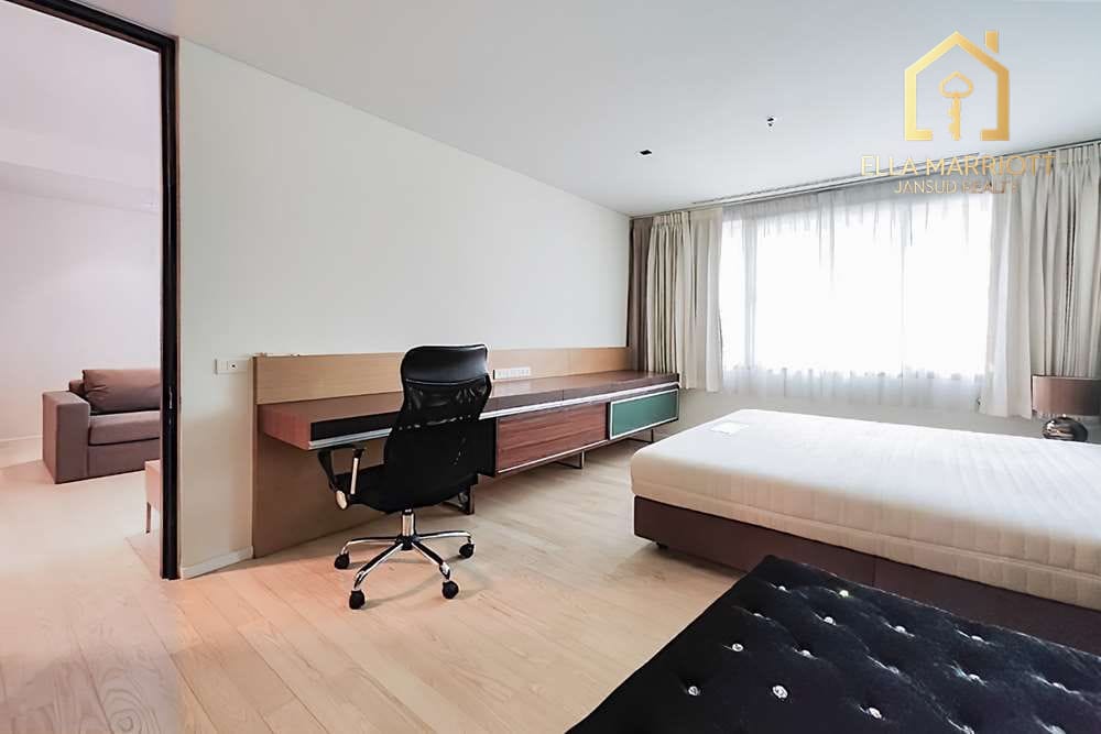 Pet-Friendly 2BR Condo for Sale in The Lakes - 5 Mins Walk to BTS Asok 5