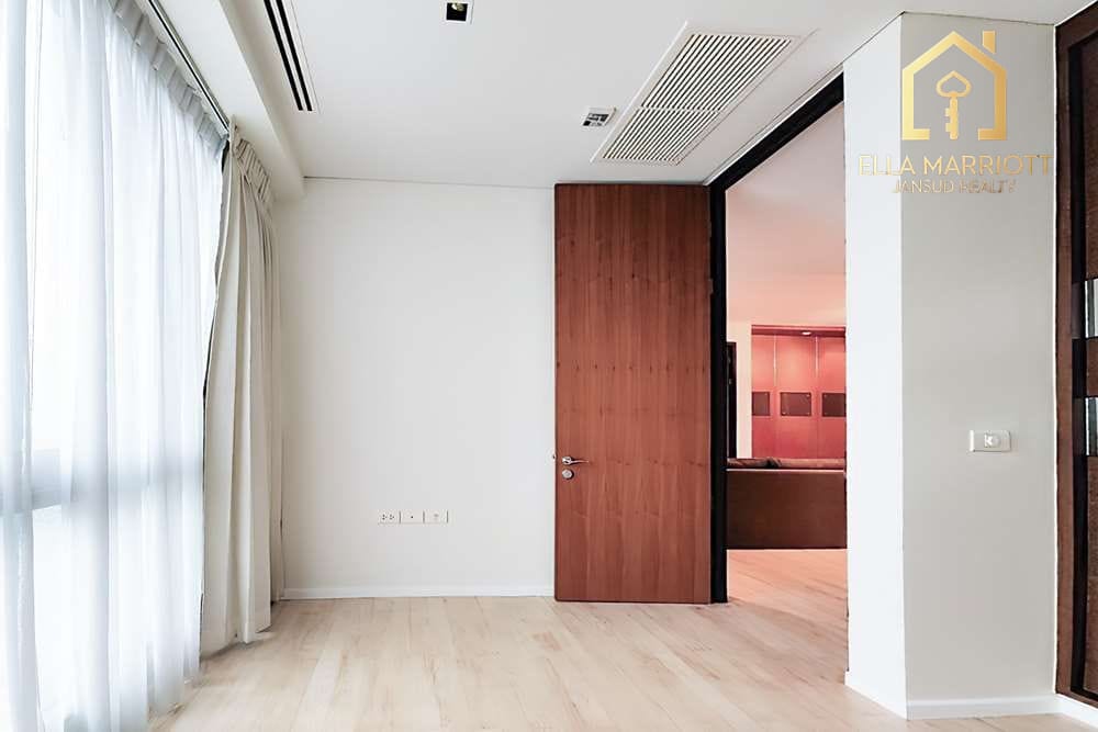 Pet-Friendly 2BR Condo for Sale in The Lakes - 5 Mins Walk to BTS Asok 6
