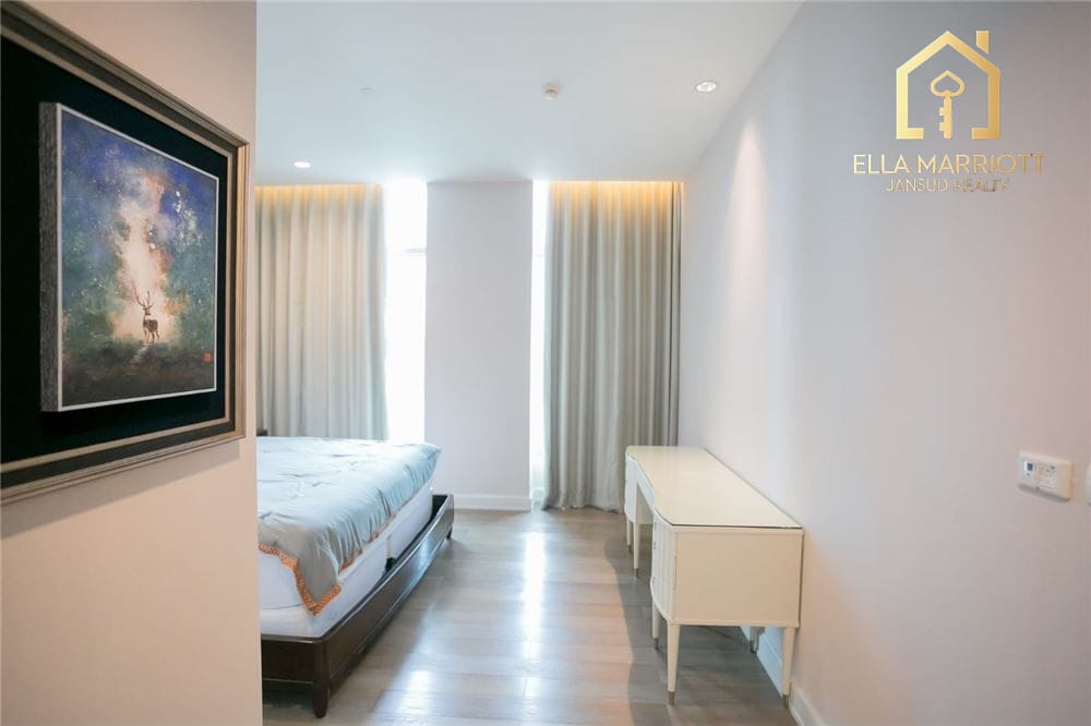 "Own Luxurious Living in Bangkok's Heart Today" 11