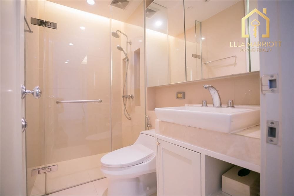 "Own Luxurious Living in Bangkok's Heart Today" 19