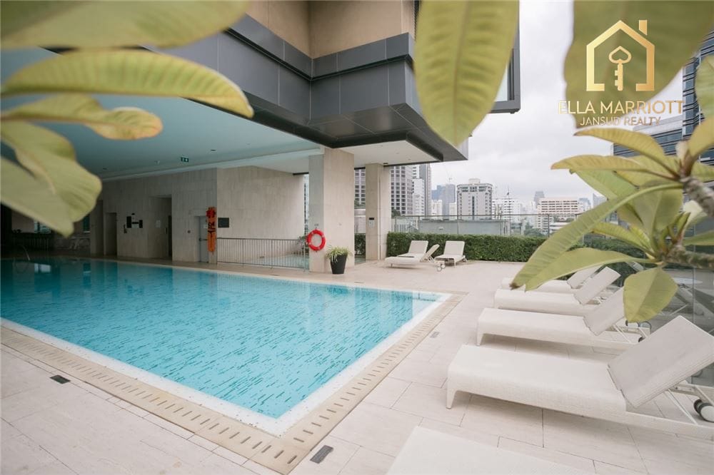 "Own Luxurious Living in Bangkok's Heart Today" 28