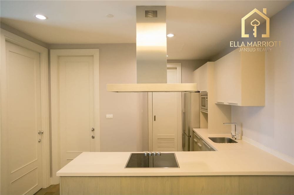 "Own Luxurious Living in Bangkok's Heart Today" 9
