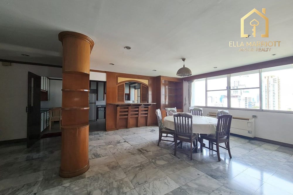 Spacious 251 sqm High-Floor Condo in Prime Phrom Phong Location, 14 Mins Walk to BTS 2
