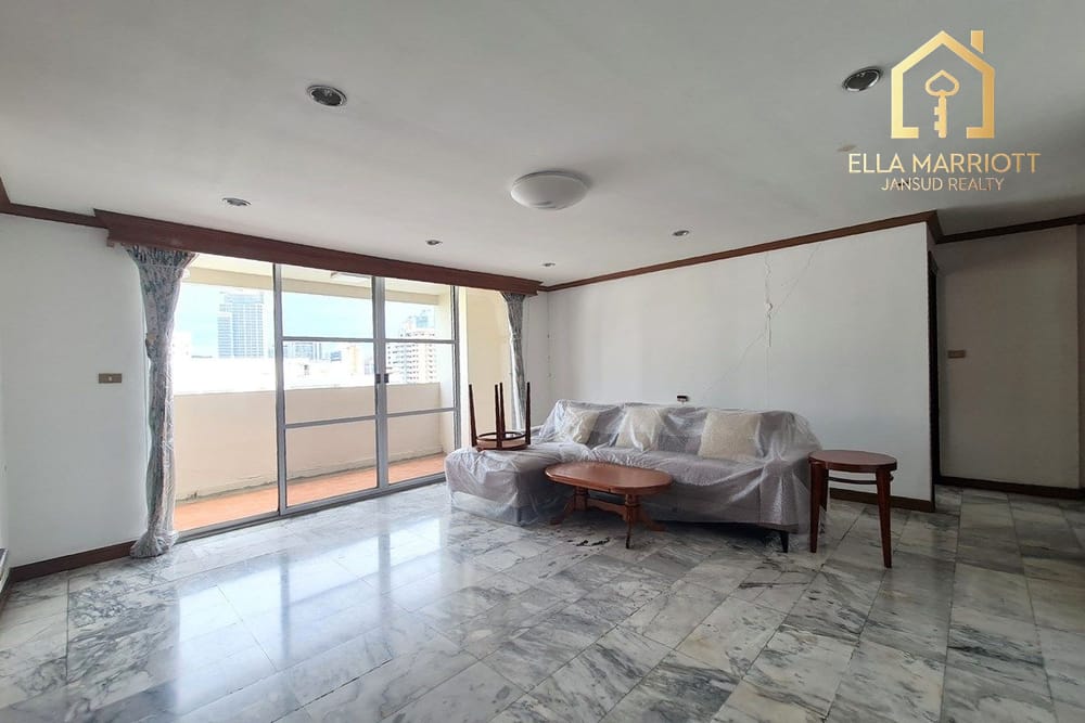 Spacious 251 sqm High-Floor Condo in Prime Phrom Phong Location, 14 Mins Walk to BTS 4
