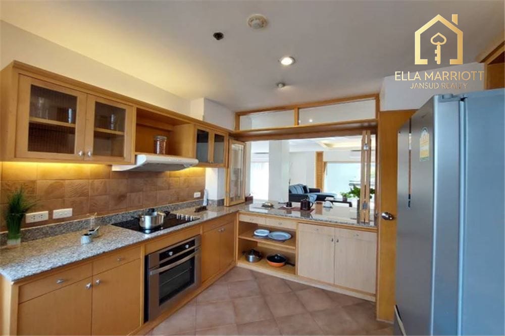 Spacious 3-Bedroom Condo for Rent in Sathon Soi 1 4