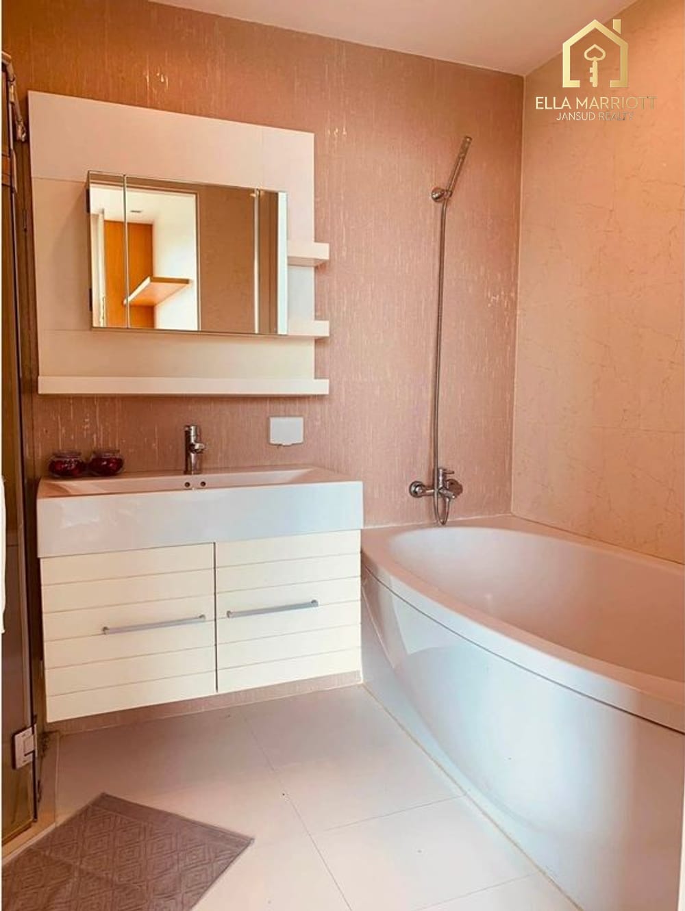 Miete 36 Tsd. | Frisch renovierte 1-Schlafzimmer-Eigentumswohnung, 60m² im 12. OG | Baan Siri Sukhumvit 31, 15 Min. Fußweg zur MRT Sukhumvit 9