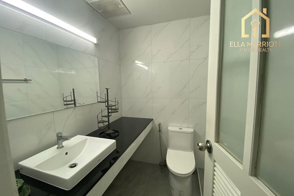 Zur Miete: Geräumige 3-Schlafzimmer-Wohnung in Sukhumvit 55 11