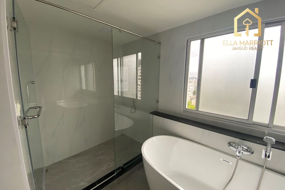 Zur Miete: Geräumige 3-Schlafzimmer-Wohnung in Sukhumvit 55 9