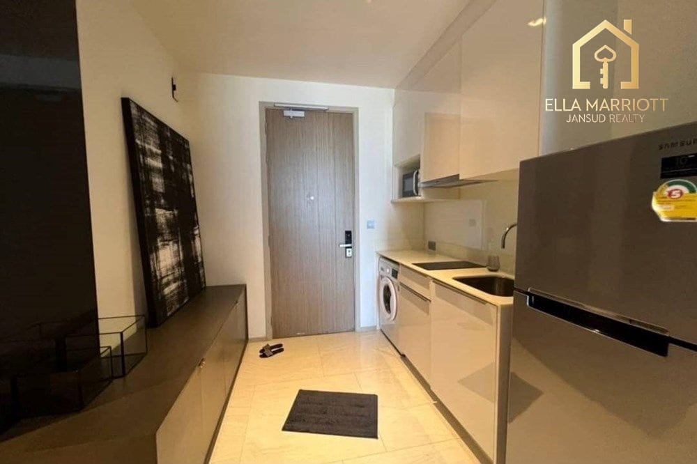 Luxury 1BR Condo for Rent at Ashton Silom - 46sqm, 8 Mins Walk to BTS Chong Nonsi 4