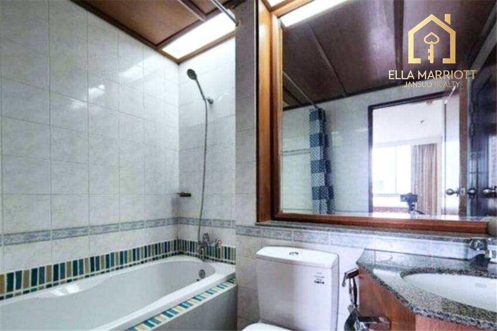 Spacious 2BR Condo for Rent at 65K | 155sqm | Narathiwas Soi 7, 7th Floor Near BTS Chong Nonsi 10