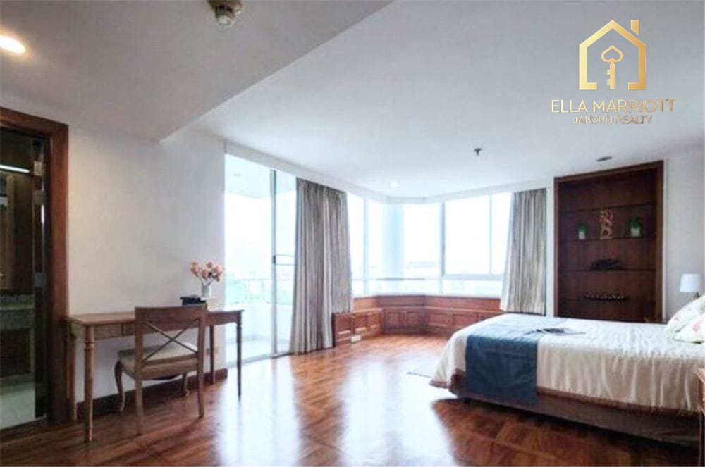Spacious 2BR Condo for Rent at 65K | 155sqm | Narathiwas Soi 7, 7th Floor Near BTS Chong Nonsi 11