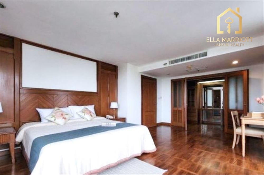 Spacious 2BR Condo for Rent at 65K | 155sqm | Narathiwas Soi 7, 7th Floor Near BTS Chong Nonsi 12