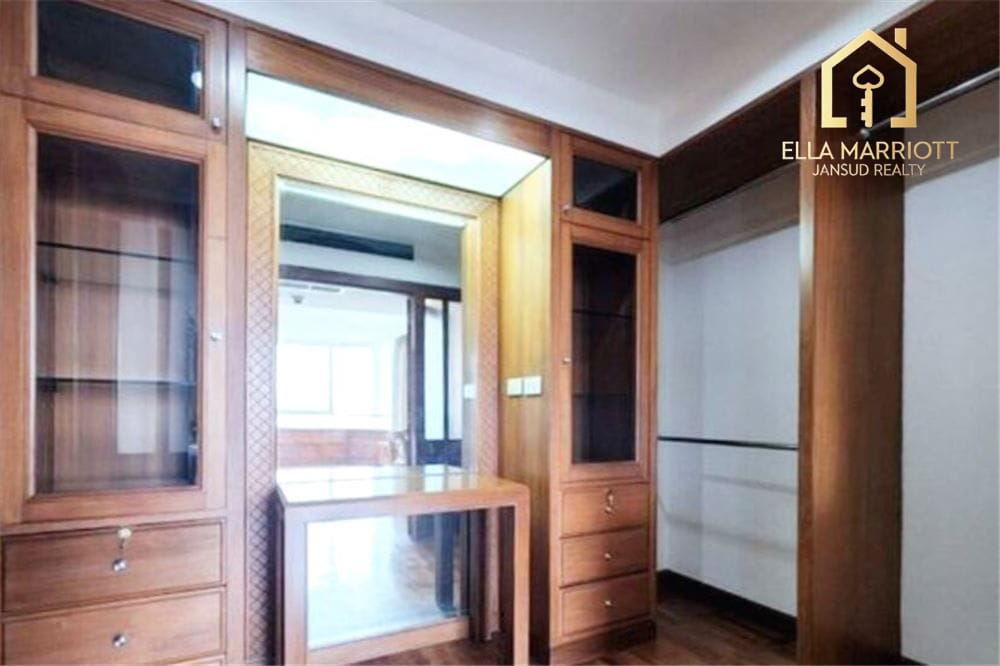 Spacious 2BR Condo for Rent at 65K | 155sqm | Narathiwas Soi 7, 7th Floor Near BTS Chong Nonsi 13