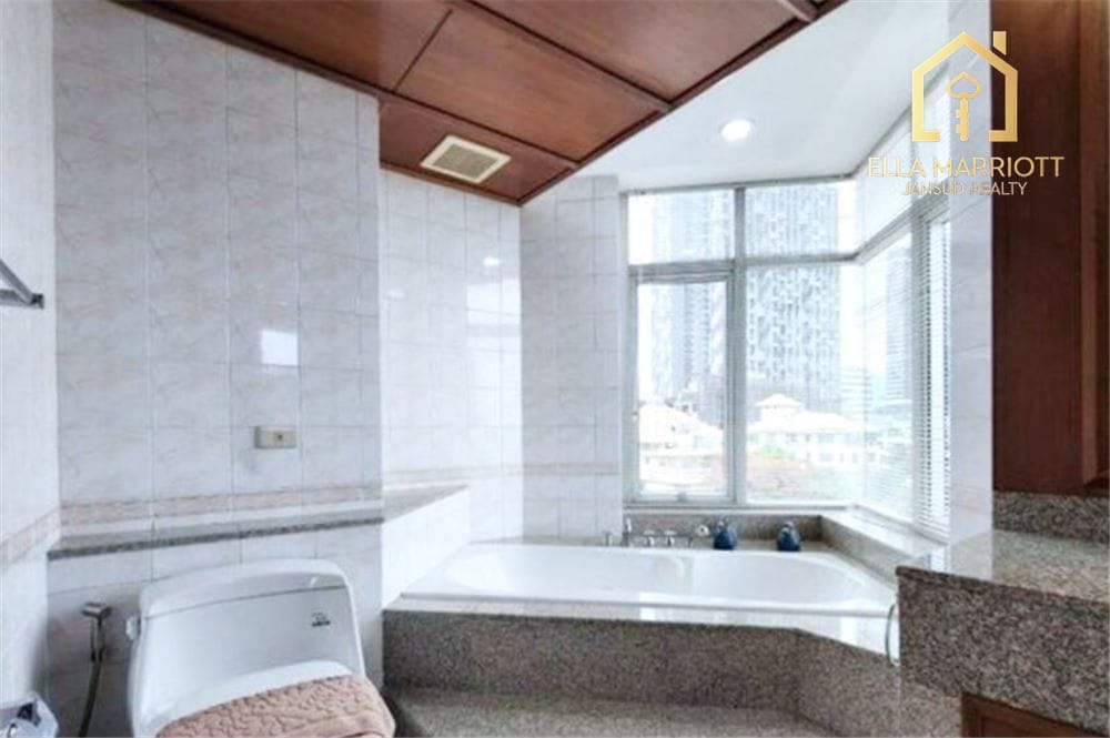 Spacious 2BR Condo for Rent at 65K | 155sqm | Narathiwas Soi 7, 7th Floor Near BTS Chong Nonsi 14