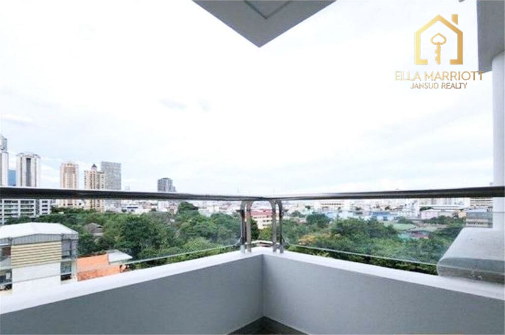 Spacious 2BR Condo for Rent at 65K | 155sqm | Narathiwas Soi 7, 7th Floor Near BTS Chong Nonsi 16