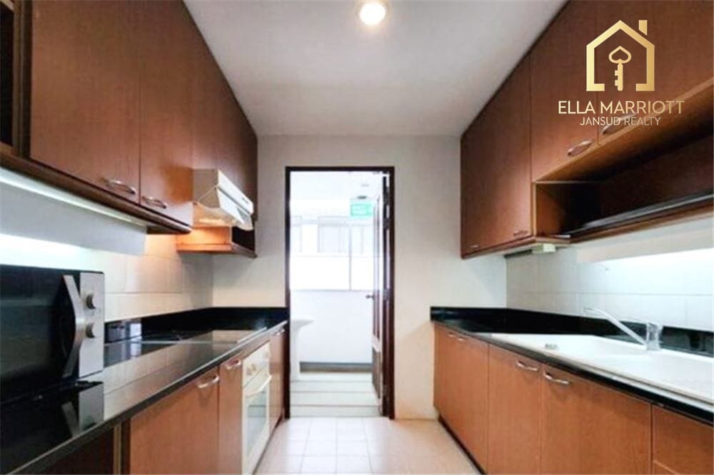 Spacious 2BR Condo for Rent at 65K | 155sqm | Narathiwas Soi 7, 7th Floor Near BTS Chong Nonsi 7