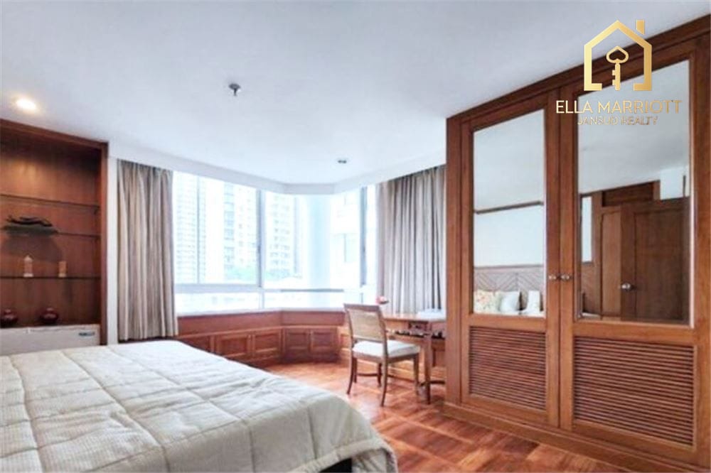 Spacious 2BR Condo for Rent at 65K | 155sqm | Narathiwas Soi 7, 7th Floor Near BTS Chong Nonsi 8