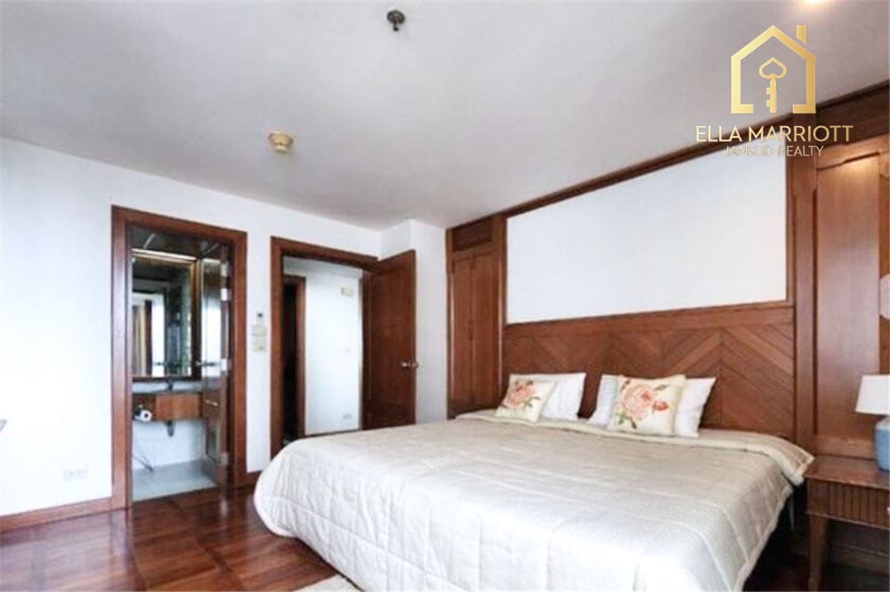 Spacious 2BR Condo for Rent at 65K | 155sqm | Narathiwas Soi 7, 7th Floor Near BTS Chong Nonsi 9