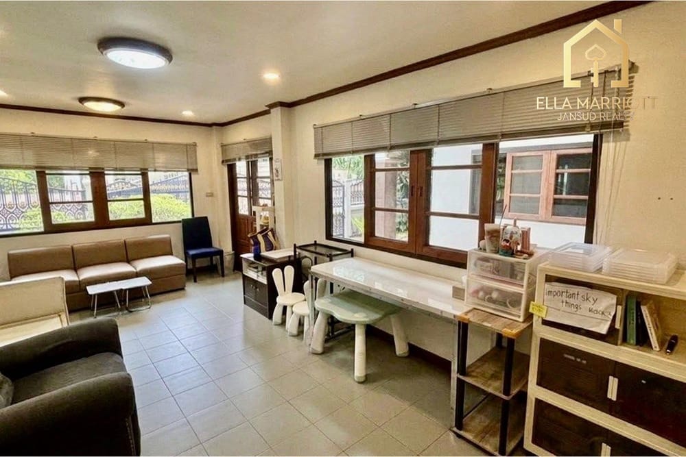 Luxury 4-Bedroom Detached Home for Sale in Vibrant Bangkok 9