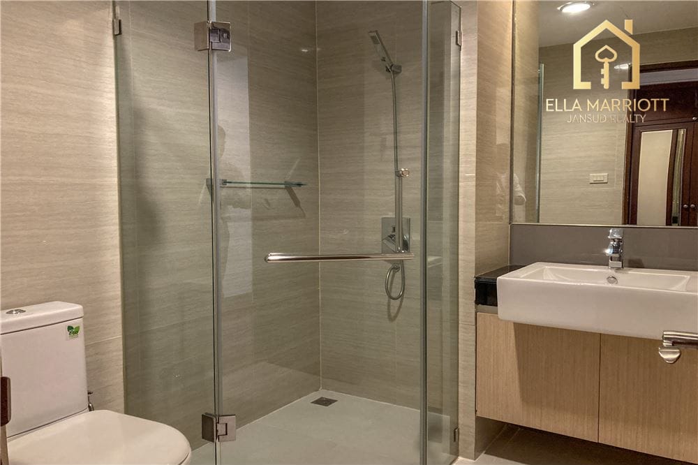 4 bed 4 baht for rent duplex style BTS Ploenchit 10