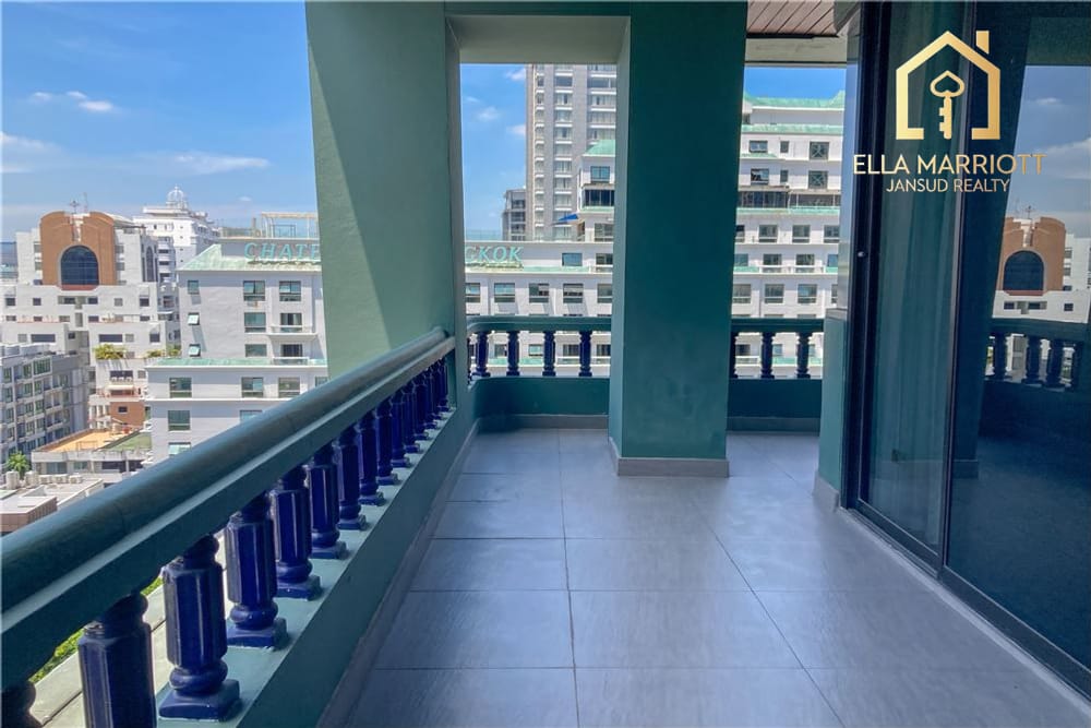 4 bed 4 baht for rent duplex style BTS Ploenchit 12